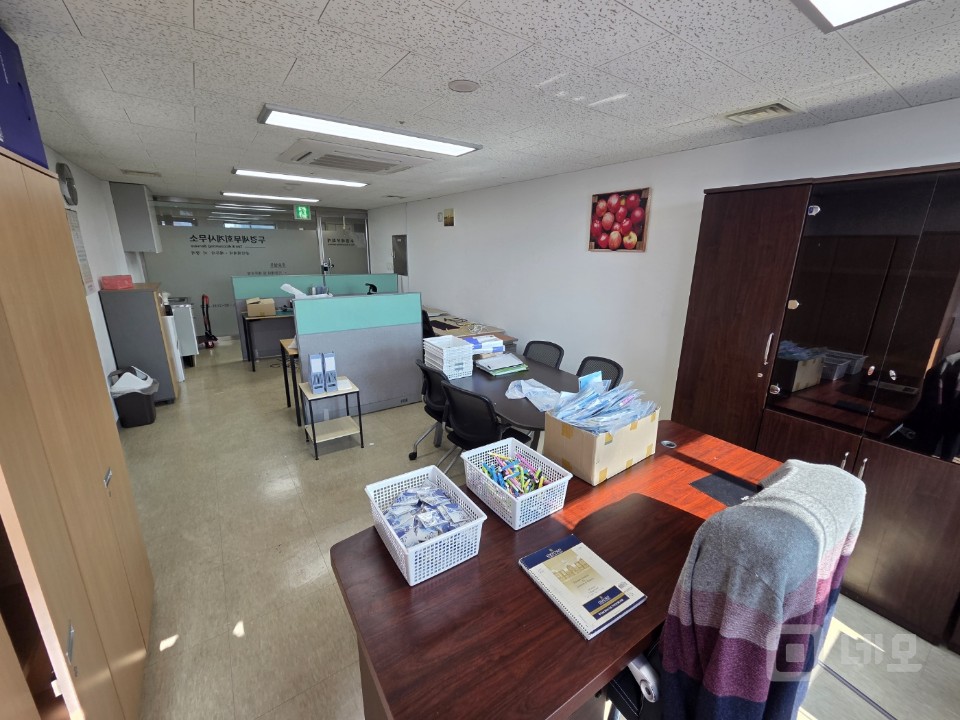 초역세권 주차2대 싱크대 무상인수 외부발코니 탑층 기분좋은 사무실 매물의 5번째 사진