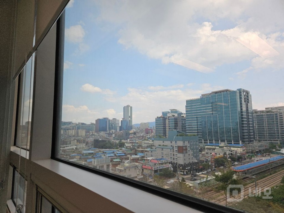 가산역도보3분ㅣ신축 인테리어깔끔ㅣ코너 실44Pㅣ룸2개,탕비실,베란다 매물의 7번째 사진