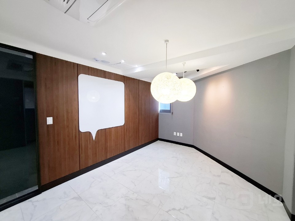 🏢 연남동 프라임 로케이션, 약 444평 대형 오피스 매물의 20번째 사진