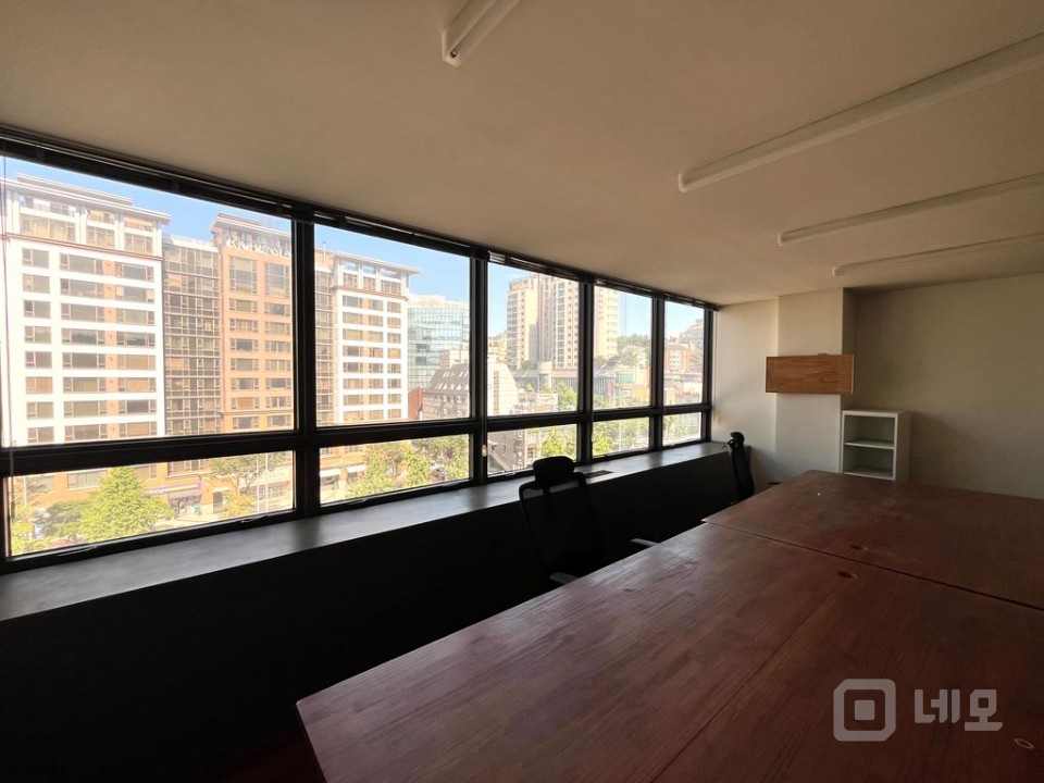 한남오거리 대로변, 최상의 입지, 대형 사무실, 주차 3대 매물의 11번째 사진