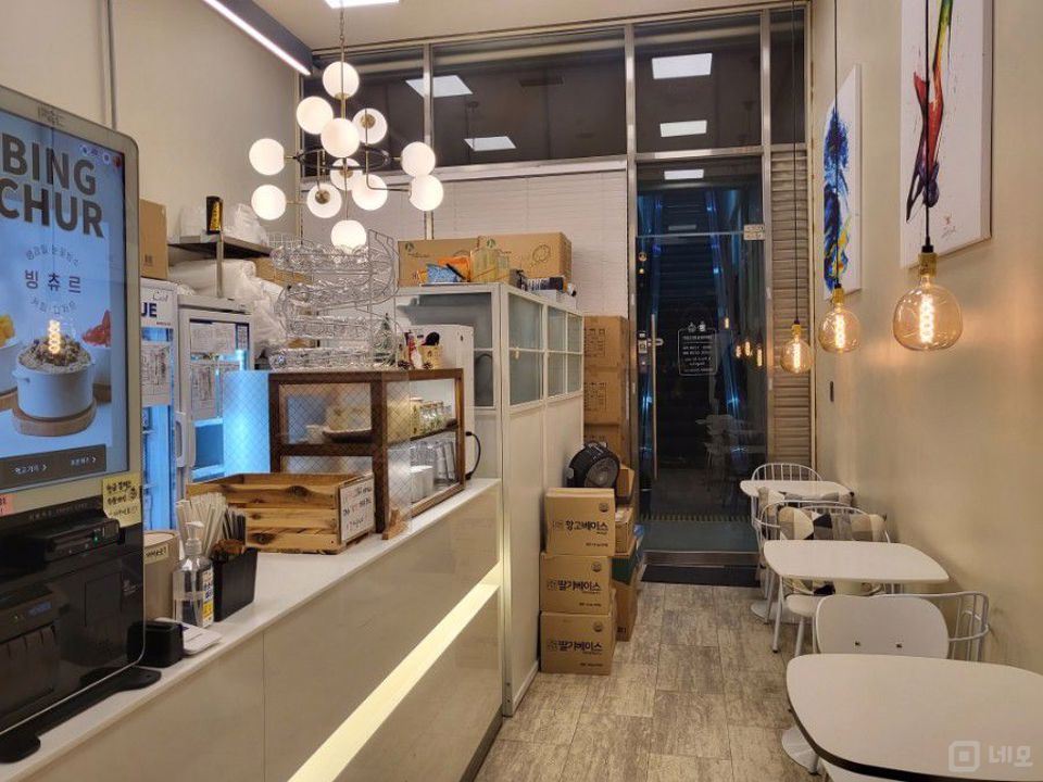 내부 깔끔한 상가입니다. 매물의 1번째 사진