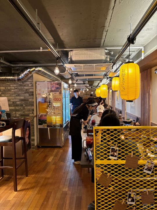 신사동 먹자라인 인근 위치한 핫플레이스 이자카야술집 매물의 2번째 사진