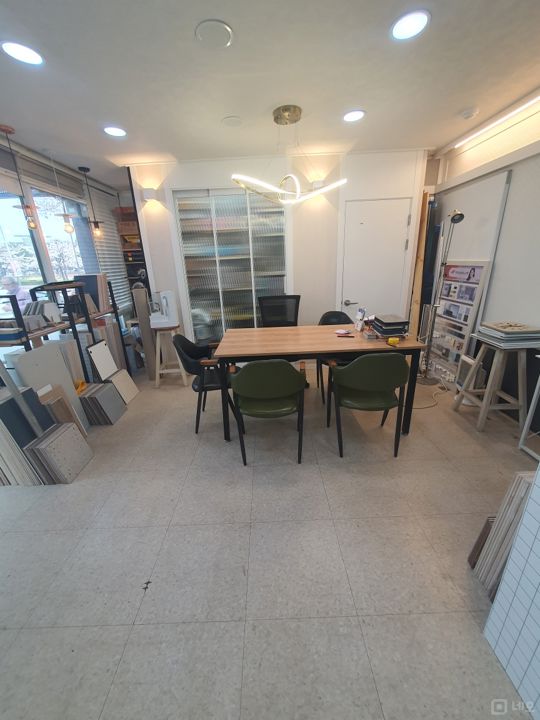 배후수요 풍부, 고잔동 아파트단지 내 1층 인테리어 상가 매물의 2번째 사진