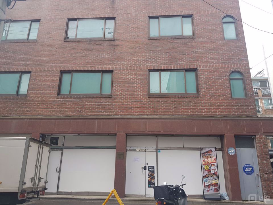 정른천 인근에 위치한 초역세권 1층 용두동 사무실로 이용중인 상가 매물의 6번째 사진