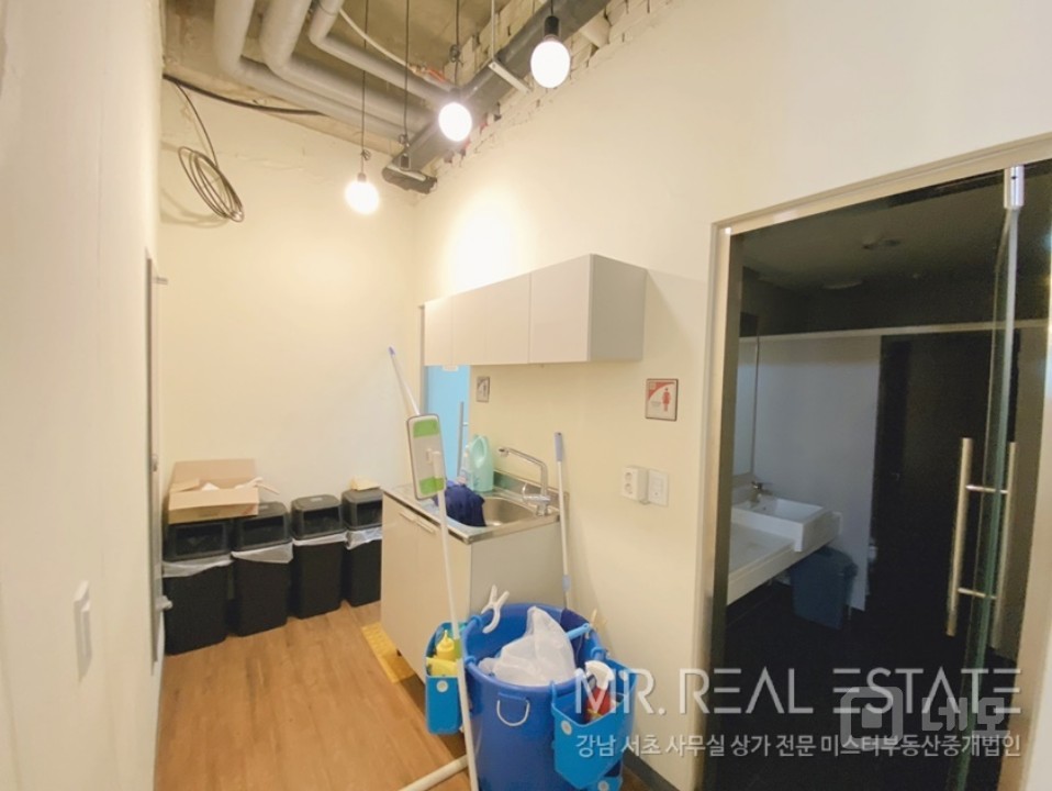 실사진 대로변 센터필드인근 A급인테리어 주차2대 매물의 9번째 사진