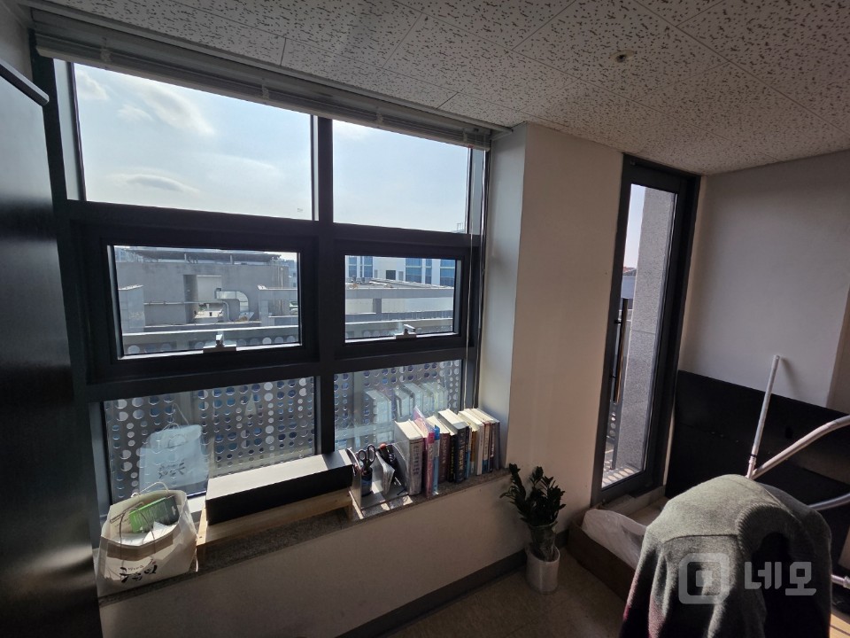 초역세권 주차2대 싱크대 무상인수 외부발코니 탑층 기분좋은 사무실 매물의 2번째 사진