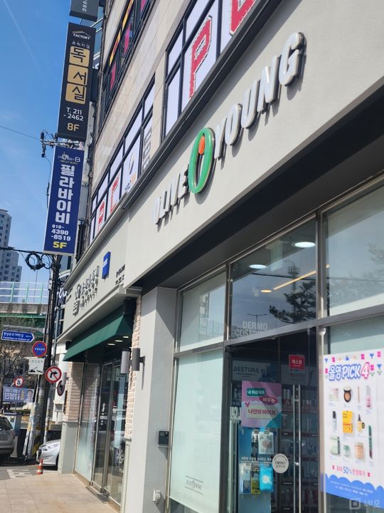 동수원 사거리 코너에 위치한 5층 우만동 필라테스 매물의 7번째 사진