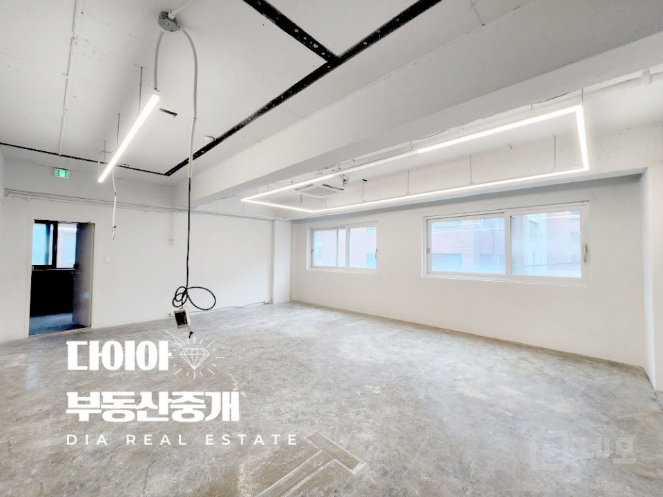 DIA 내부 밝은 상가와 사무실 모두 가능합니다 업종 문의주세요 매물의 3번째 사진