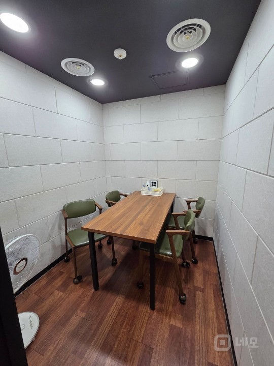 초역세권, 더블학세권, 기존 스터디카페 인테리어 권리금없이 양도 매물의 4번째 사진