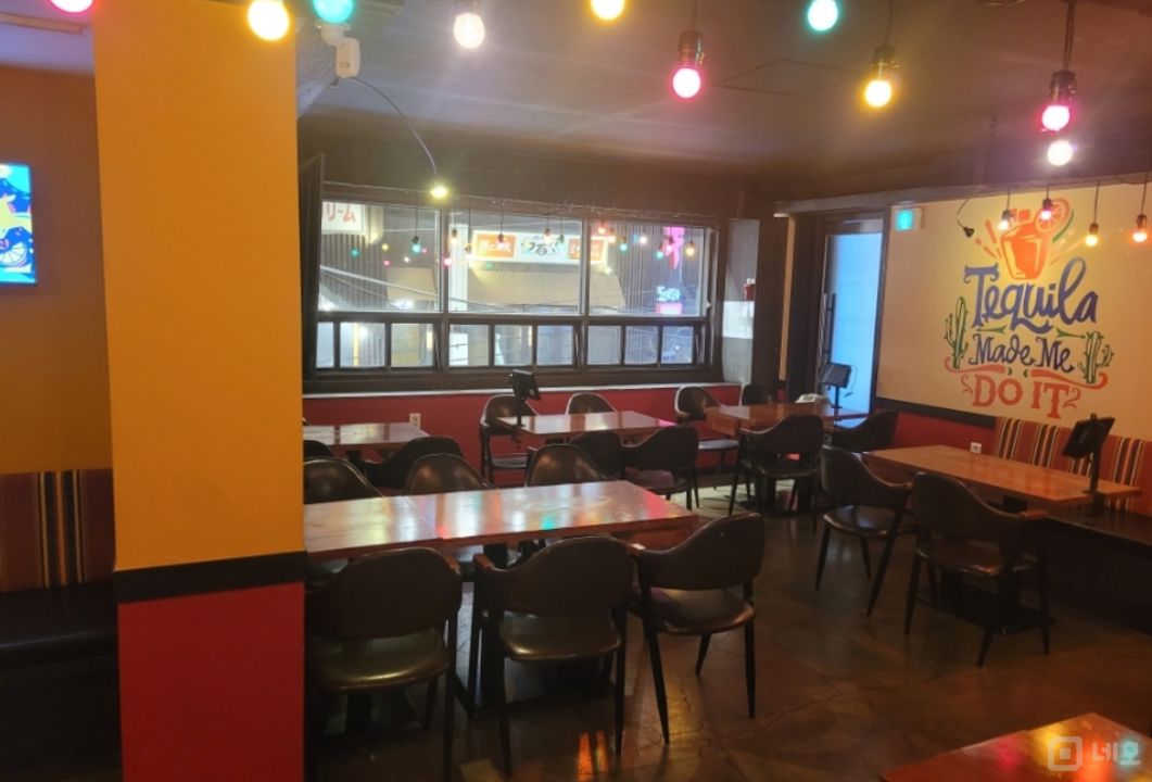 유동인구 많은, 화양동 건대입구 먹자골목 상가 통임대 매물의 4번째 사진