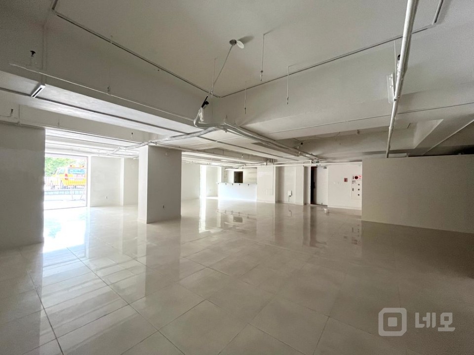 현황 1층, 한남오거리, 한남더힐 고급 상권, 무권리, 인테리어 완 매물의 2번째 사진