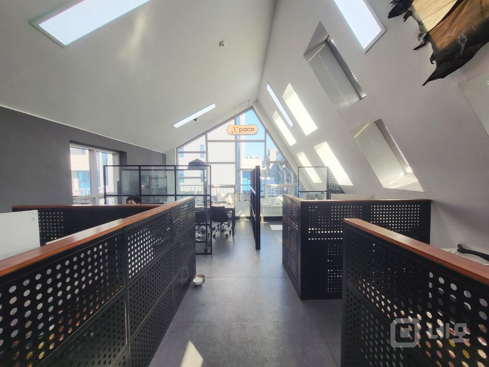 언주역 더블 테라스 특급 ACE 공간 높은층고 화이트톤 디자인 인테리어 매물의 7번째 사진