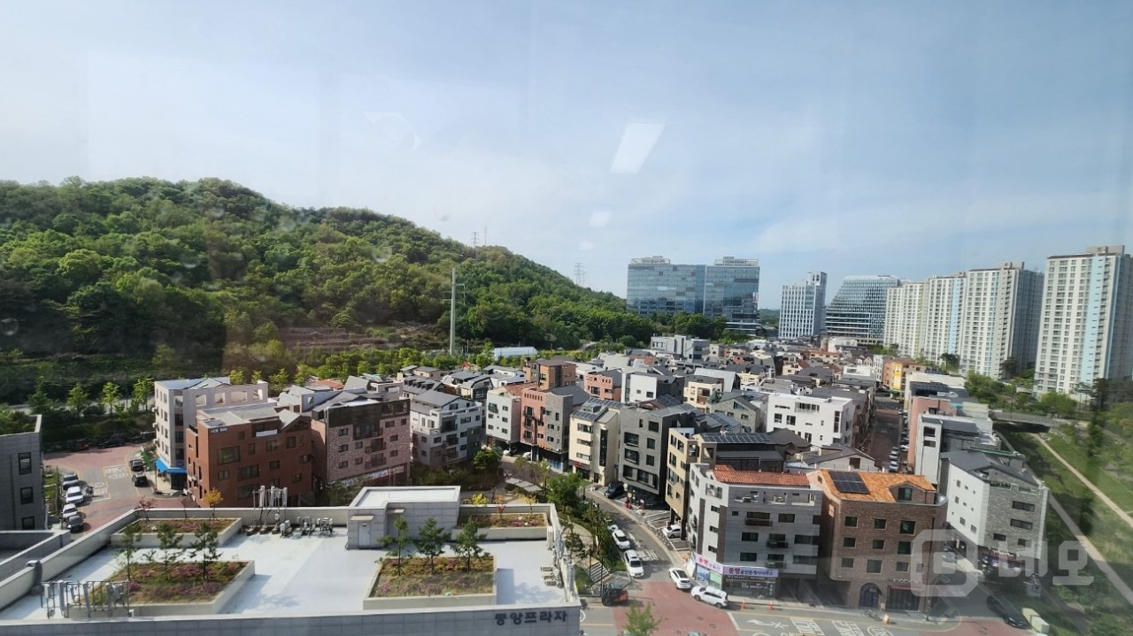 신축 오피스,전용11.01, 숲조망,전용발코니,저렴한 임대료 매물의 4번째 사진