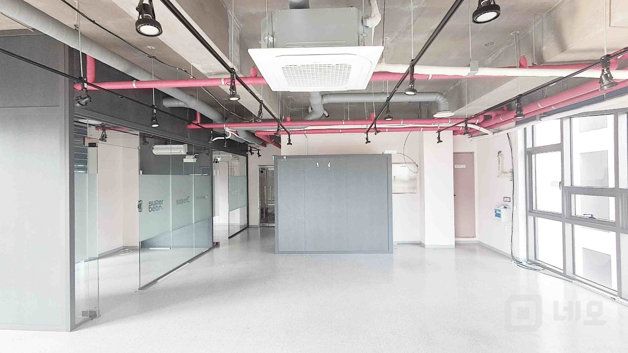 🏙️ [홍대·합정 신축건물] — 세련된 인테리어 & 즉시 입주 가능! 매물의 4번째 사진