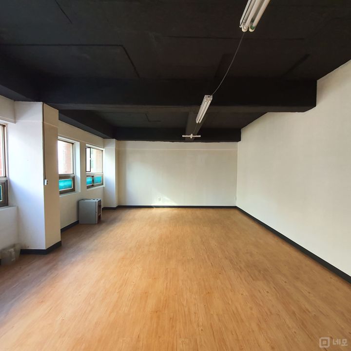 일조량풍부 층고높음 내부화장실 내부깨끗함 역세권 2020년 리모델링함 매물의 1번째 사진