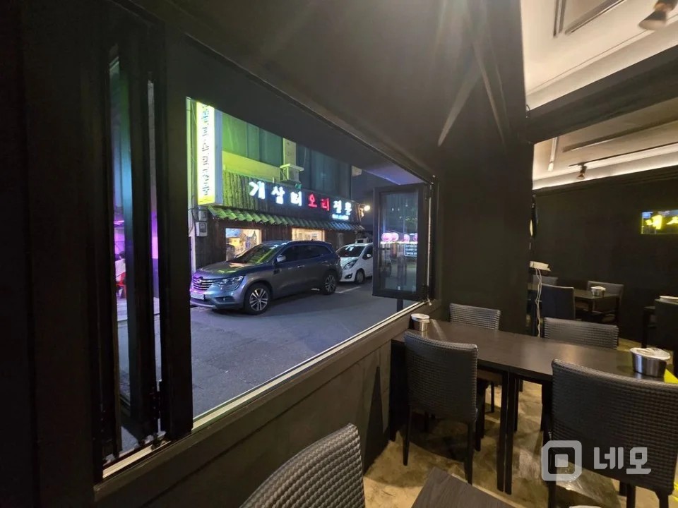 암사역2분거리암사시장바로앞인테리어깔끔새냉장고및4개화구붙박이장새테이블의자 매물의 9번째 사진