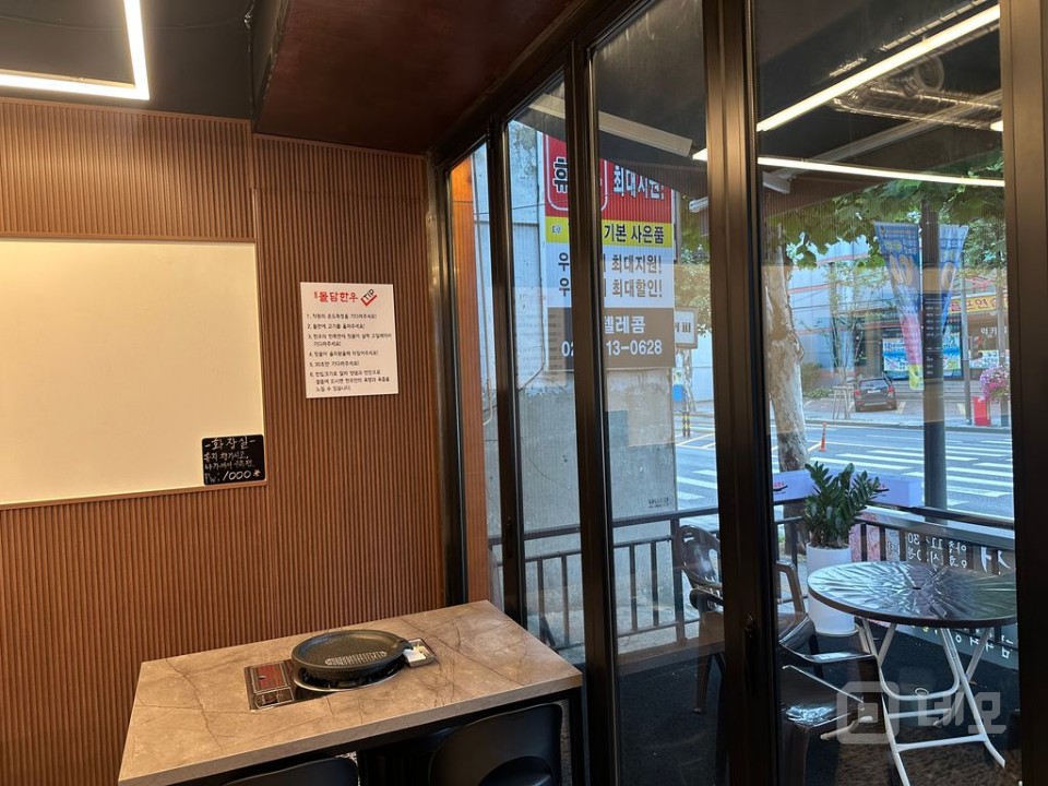 깔끔한인테리어 식당카페 모든업종가능 버스정류장 바로앞 매물의 2번째 사진
