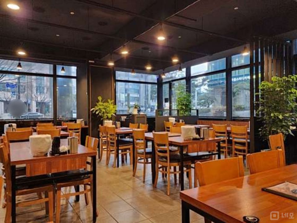 원효로 주상복합 상가에 위치한 음식점 매물의 2번째 사진