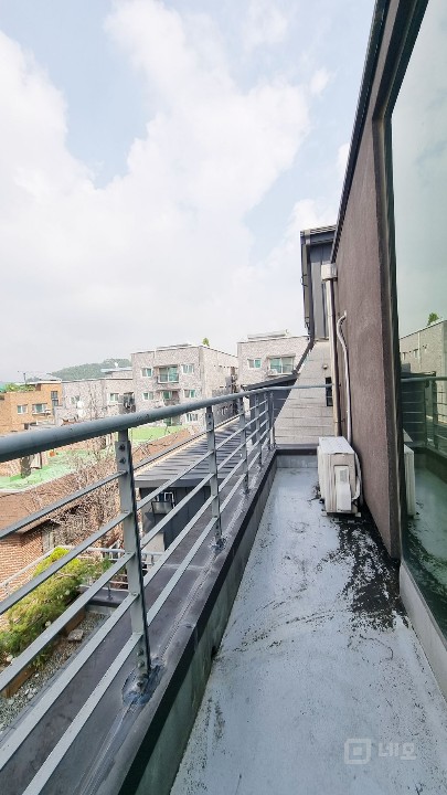 조용한 입지 환경 신축급 외관 확 트인 개방감 좋은 공간 매물의 5번째 사진