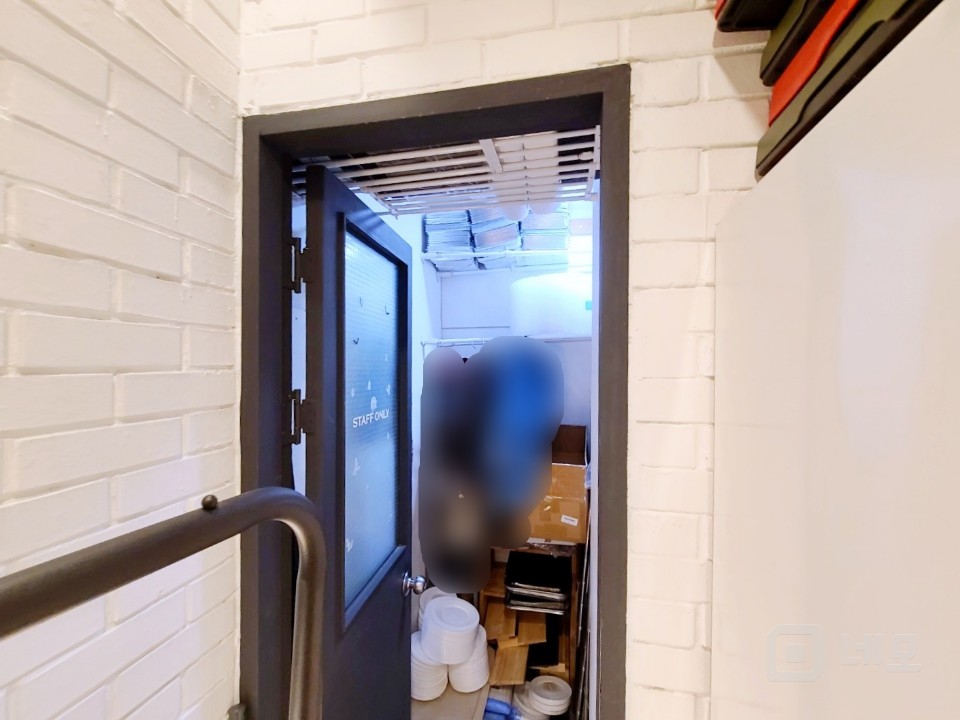 압구정역 메인거리 1층 귀한무권리 /맞은편스타벅스 매물의 6번째 사진