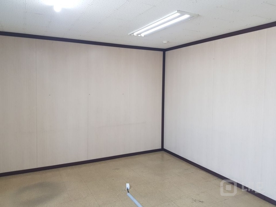냉난방기옵션 내부칸막이 깔끔한 구조 법인사무실및 쇼핑몰사무실 추천 매물의 12번째 사진