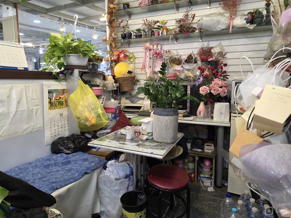 장안동 중심상권, 유동인구 많아 고개 유입 좋은 꽃집 매물의 2번째 사진