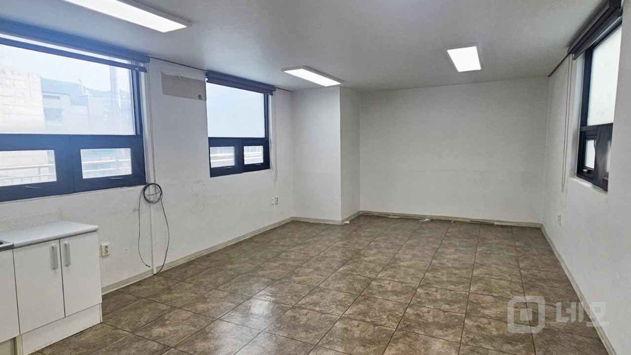 원룸형 사무실 매물의 2번째 사진