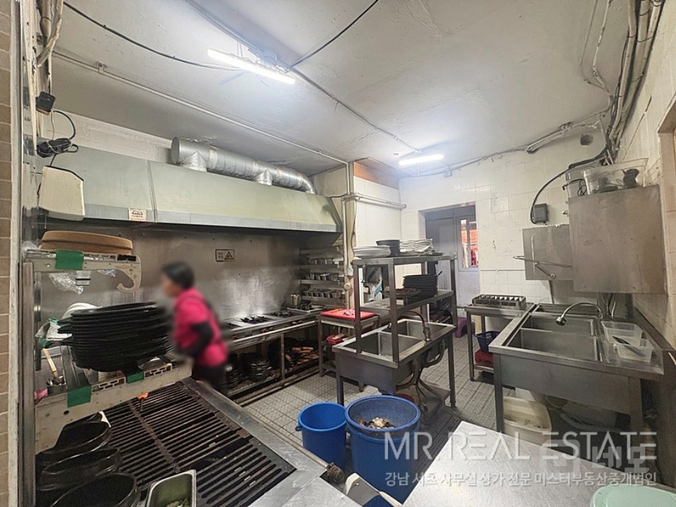 삼성중앙역 먹자골목 메인상권 단독사옥 매물의 12번째 사진