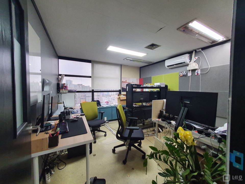 창천동 버스정류장 바로 앞 가시성 좋은 사무실 매물의 7번째 사진