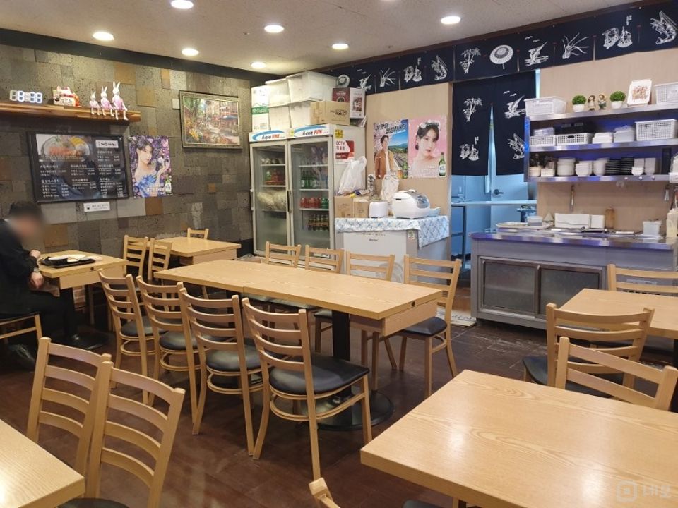 신림동 역세권, 깔끔한 시설 돈까스점 매물의 3번째 사진