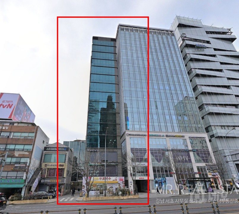 논현역1분 초역세권 단독층 빠른입주 대로변코너 무권리화이트톤인테리어 매물의 2번째 사진