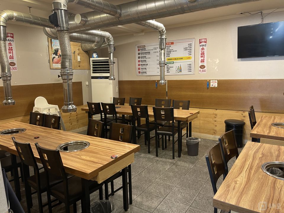 수유동 대로변, 단골 손님 많은 고깃집 매물의 2번째 사진