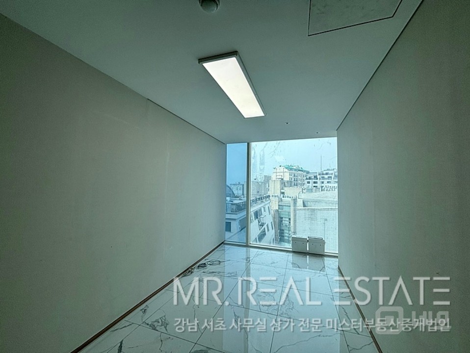도산대로변건물.고층뷰.교통편우수.내외관컨디션ACE 매물의 13번째 사진