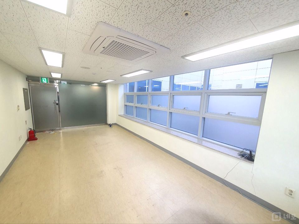실매물만 광고하는 넘버원부동산 l 주차1대  코너양창 대로변 뷰 사무실 매물의 2번째 사진