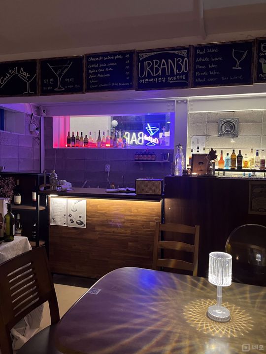 유동 인구 많은, 연남동 미로길 반지하 바 매물의 2번째 사진