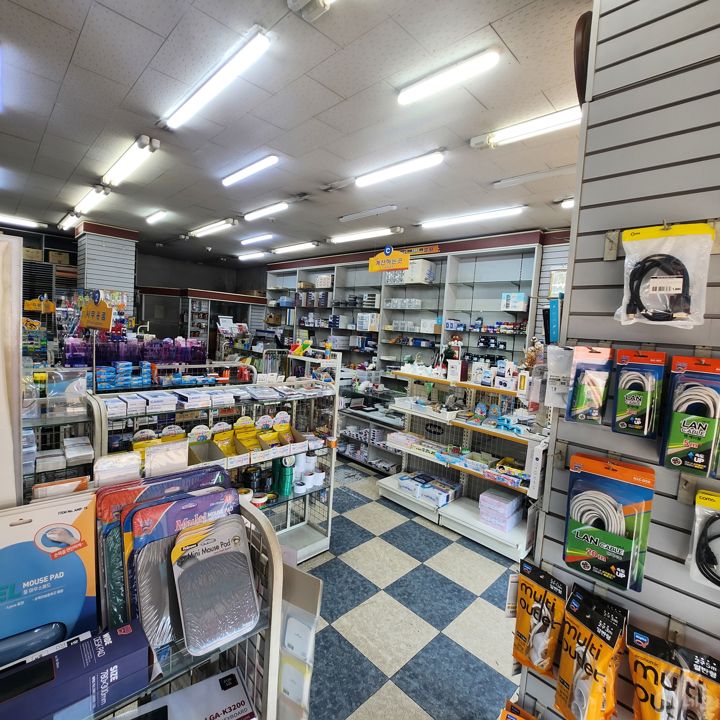 유동인구 많고 번화가 주변으로 고정고객 많은 문구점 매물의 3번째 사진