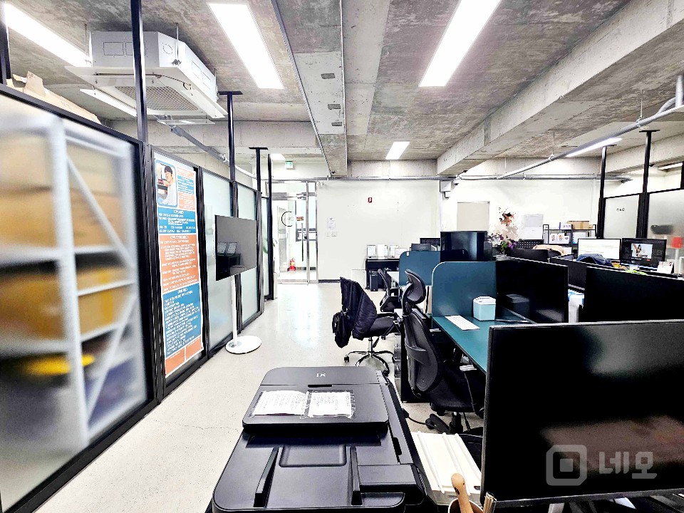 I세븐I 합정역 트렌디한 인테리어 40평대 사무실 매물의 3번째 사진