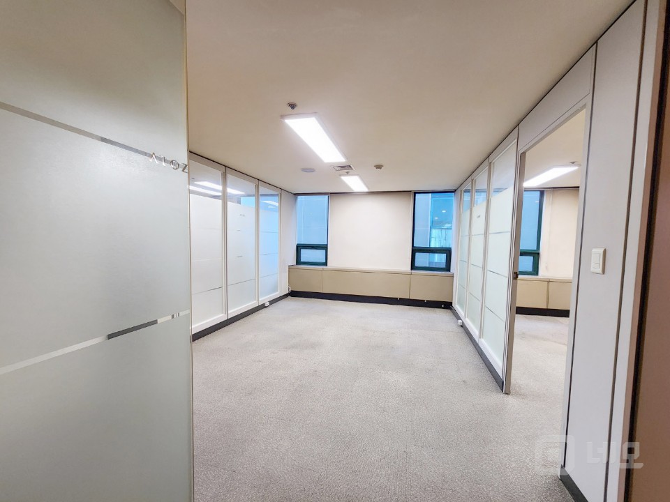 ★투룸+업무공간의 넓은 사무실 입니다. 매물의 2번째 사진
