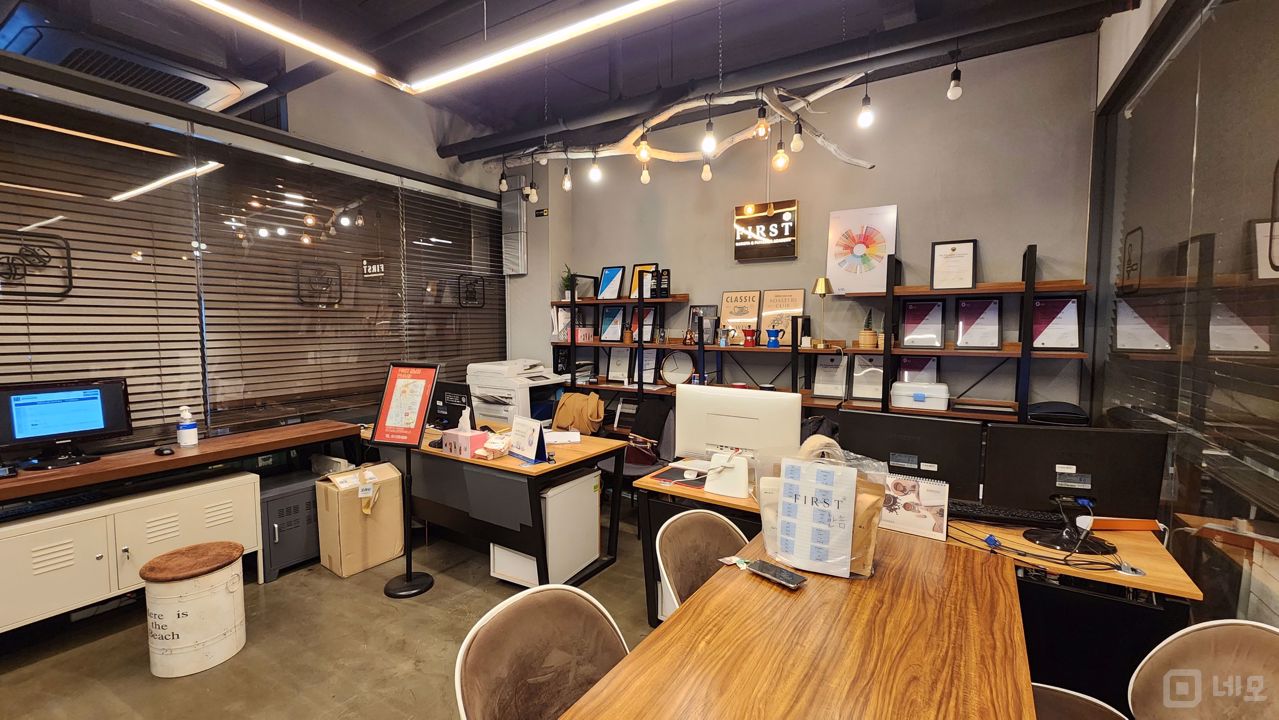 강남역 초역세권, 중심 상권 위치해 유동 인구 많은 학원 매물의 2번째 사진