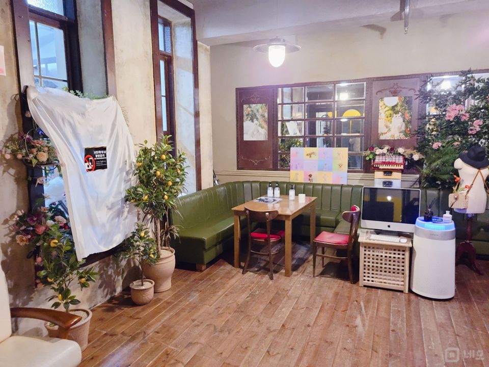 논현동 코너자리에 위치한 스튜디오 매물의 8번째 사진