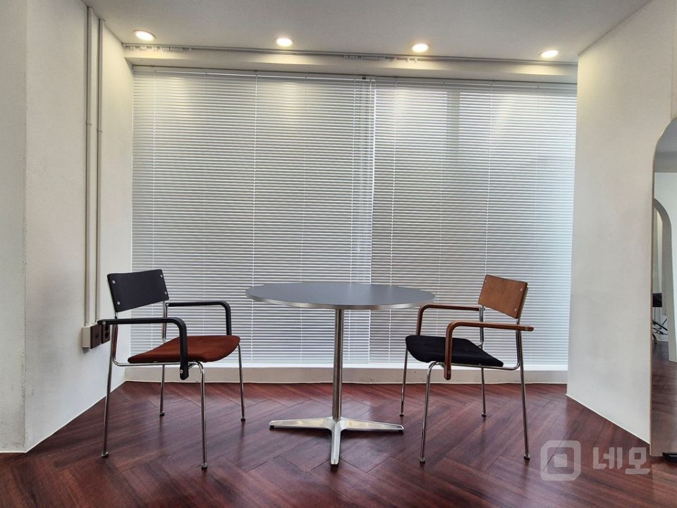 리모델링 럭셔리 건물 외관 통창 세련된 공간 임대 매물의 2번째 사진