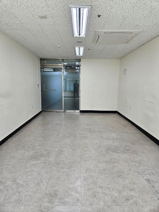 을지로3가 전철역1분 거리의 전망좋고 교통이 편리한 사무실 임대 매물의 10번째 사진