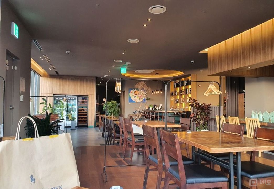 유동인구 많은 여의도역 초역세권 3층 상가 매물의 4번째 사진