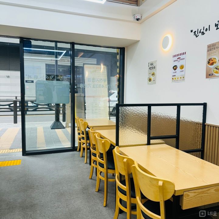 대로변에 위치한 아파트 단지 내 1층 상가 임대 매물의 1번째 사진