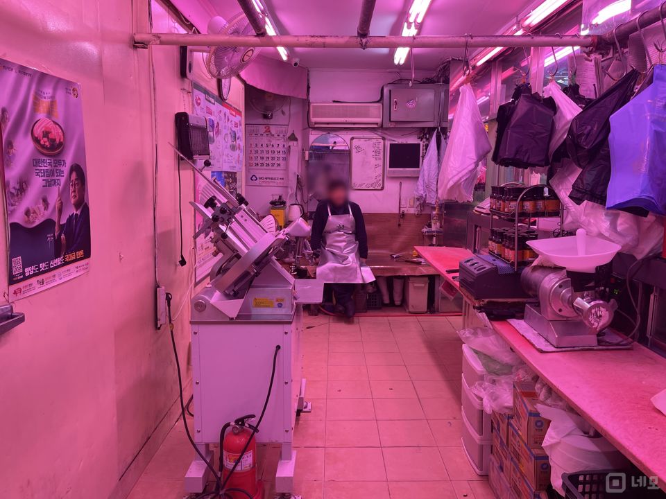 전농동 시장 내, 단골 고객 많은 정육점 매물의 2번째 사진