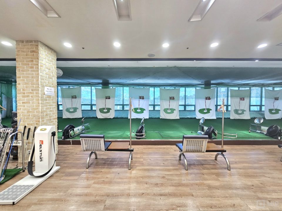 인테리어 완비, 주교동 대로변에 위치한 7층 스크린골프장 매물의 3번째 사진