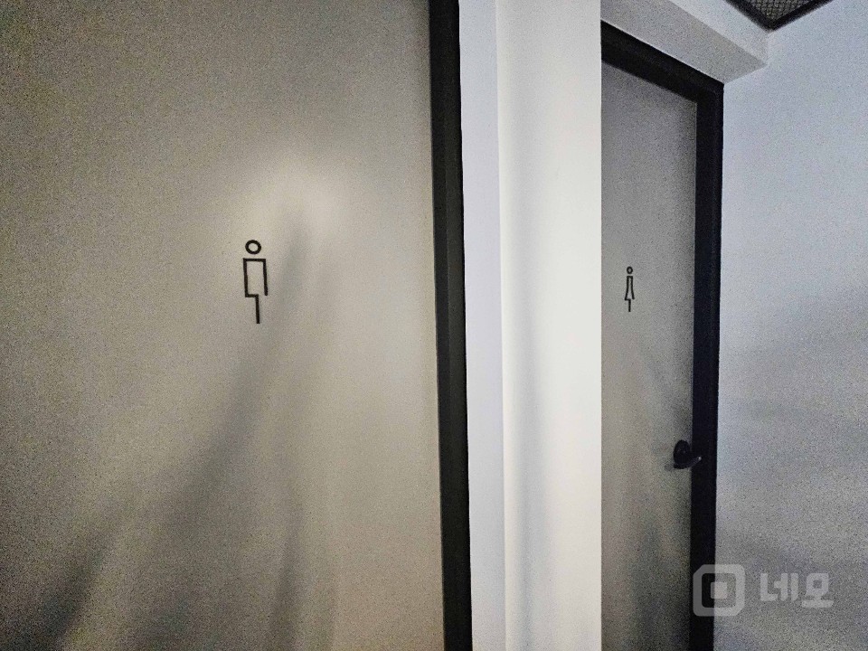 I세븐I 망원역 감각적인외관 깔끔인테리어 내부룸완비 사무실 매물의 8번째 사진