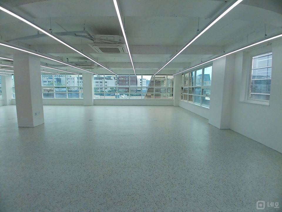 대치동 리모델링 완료. 노출 마감 깔끔한 사무실. 매물의 2번째 사진