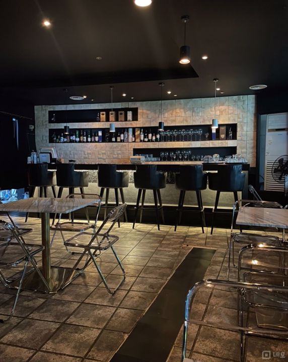 유동인구 많은 중화역먹자골목 초입 2층 술집 매물의 1번째 사진