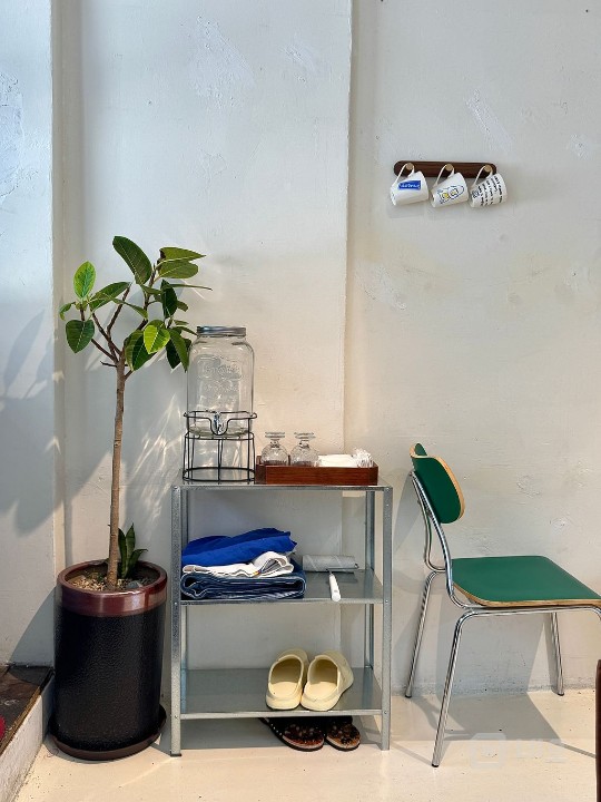 벚꽃길 골목 젠틀몬스터 본사 옆 건물 매물의 6번째 사진